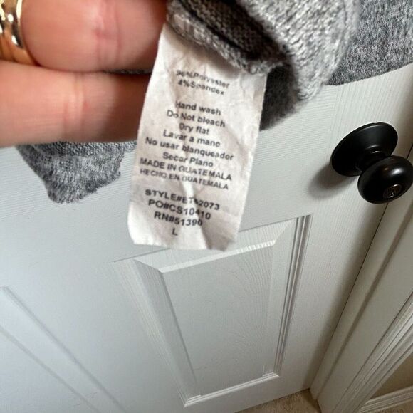 Coverstitched Womens Gray Sweater Sz L Long Sleeve Pullover Ruffled Soft Top U - Picture 11 of 11